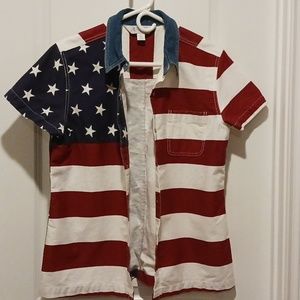 Casual Corner Buttonup Shirt. Red White & Blue. L.